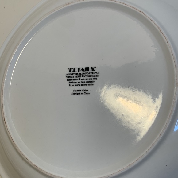 10.5 inch Christmas plates set of 3 - Picture 4 of 4